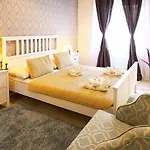 Luxury Paulay Street Apartment
